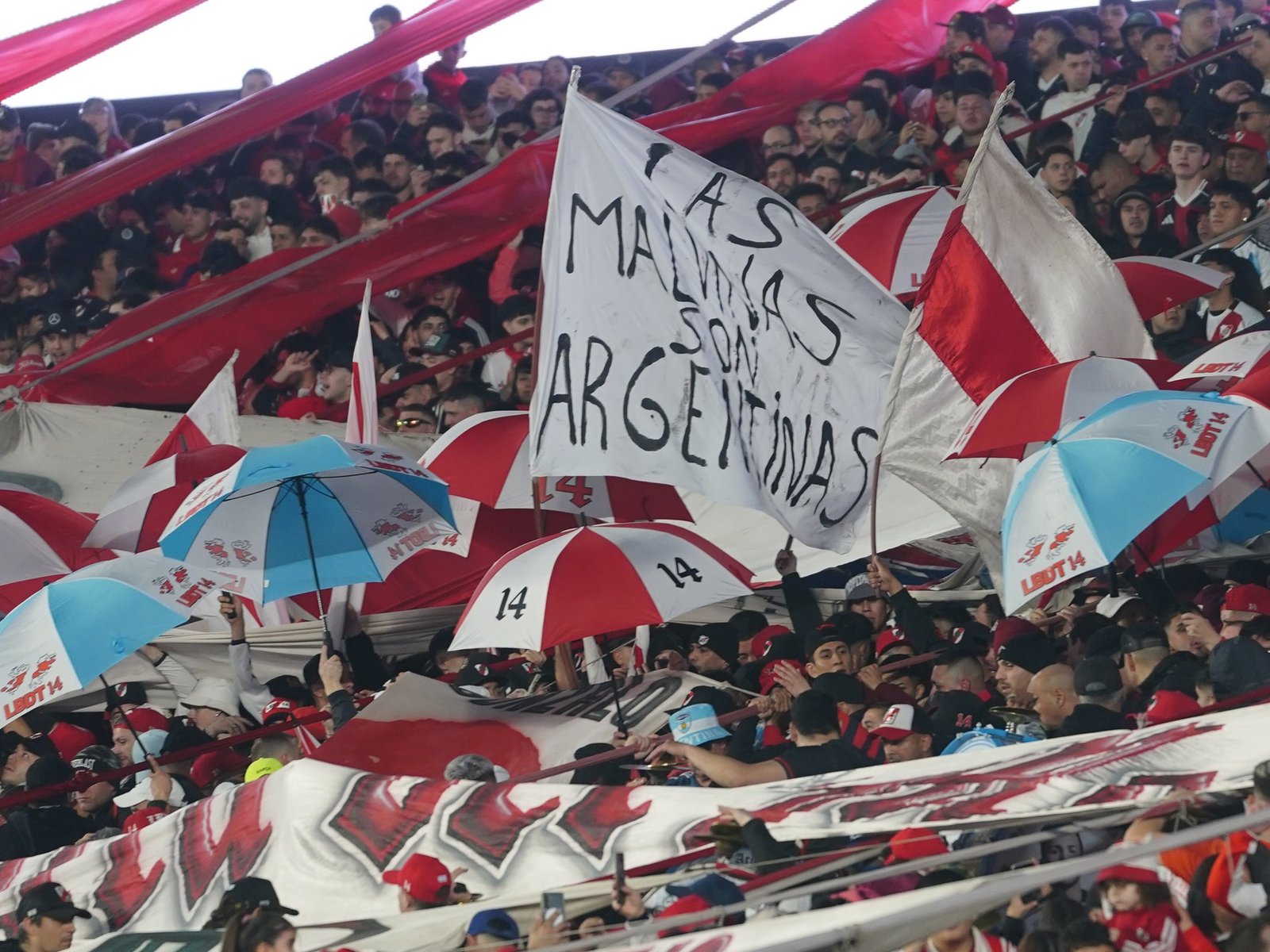 Oficial: Banfield-River con hinchas visitantes :: Olé