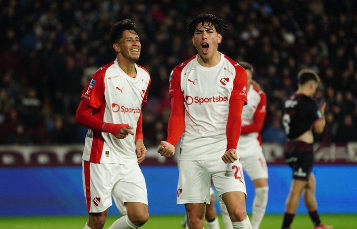 El triunfo ante Lanús trajo alivio en el Rojo. Foto Marcelo Carroll.