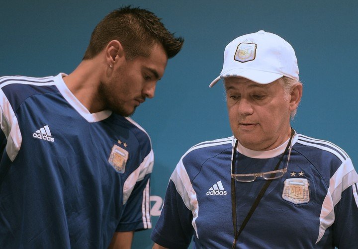 Sabella fue un maestro para Chiquito. En su nuevo rol como técnico, utilizará herramientas que aprendió con él. (AFP)