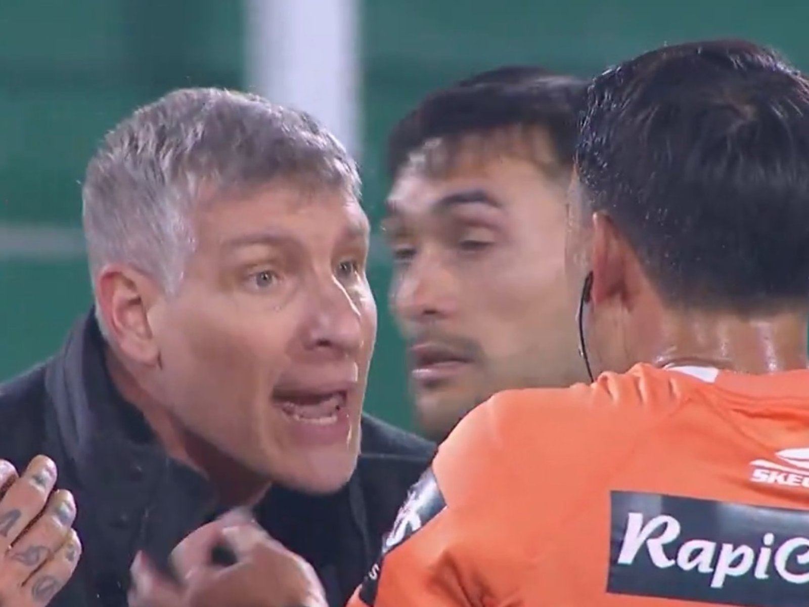 Palermo contra Loustau: “A vos hay que aplaudirte, caradura” :: Olé