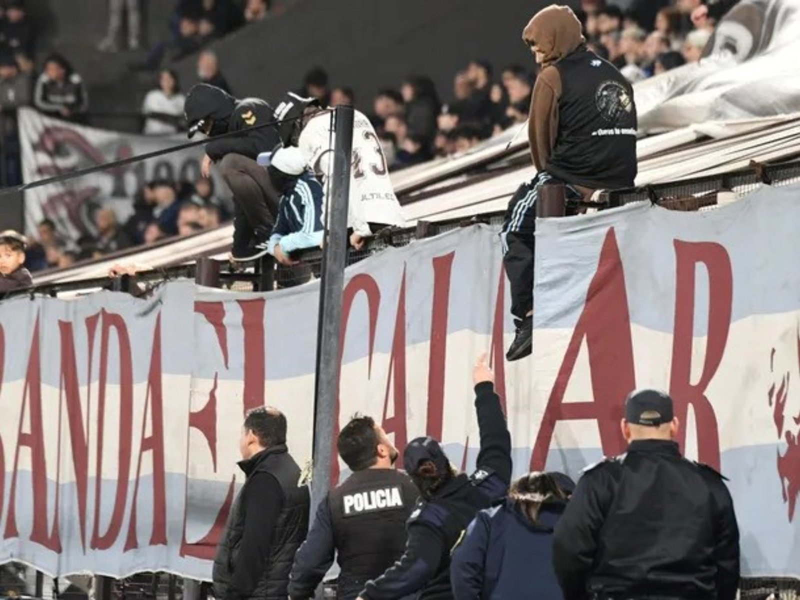 Platense, en crisis: una extensa mala racha, descontento de la hinchada y el DT en la cuerda floja :: Olé