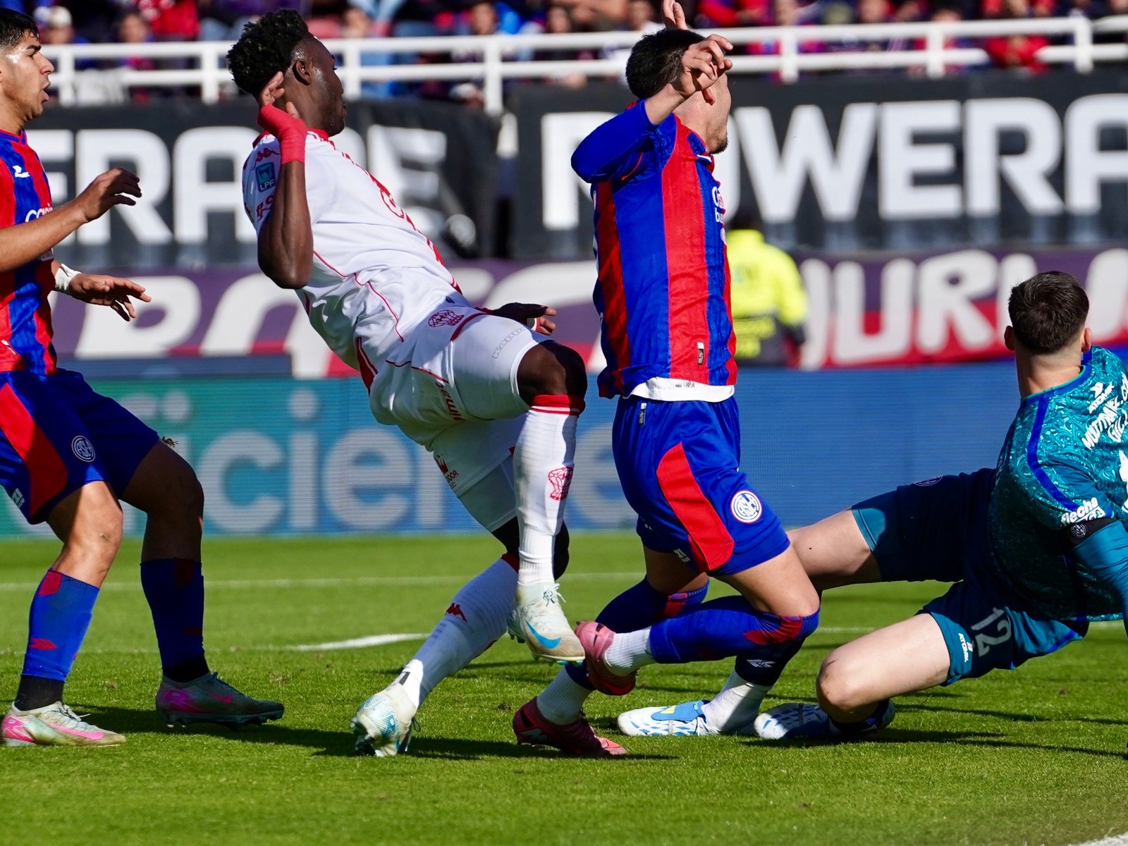 Por qué estuvo bien cobrado el gol de Caicedo a pesar del reclamo de San Lorenzo :: Olé