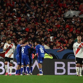 River, con la Manu torcida: del 2-0 al 2-2 y lamento Monumental