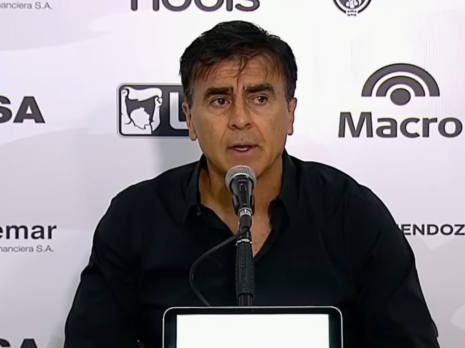 Quinteros, sobre Machuca: del "es una incorporación del club" al "en Vélez tuvo buenas actuaciones :: Olé