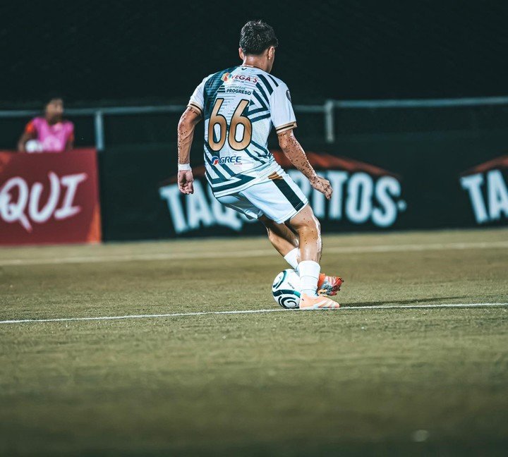 Santa Cruz en el Verdes FC de Belice.