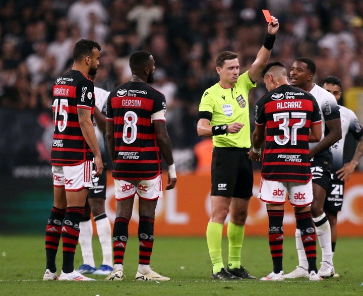 Alcaraz estuvo solo seis meses en Flamengo (REUTERS/Carla Carniel).