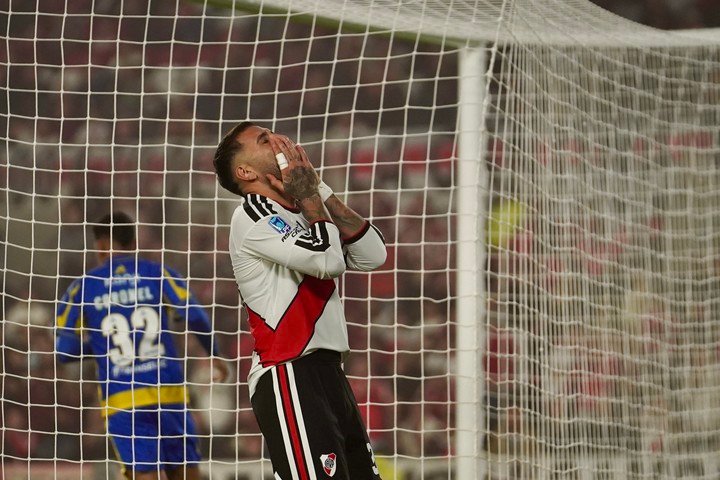 Otamendi marcó contra su propio arco.
Foto: Maxi Failla