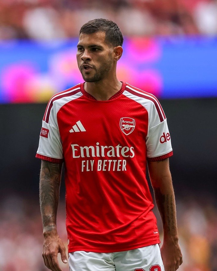 El brasileño Bruno Guimarães, una de las incorporaciones de Arsenal para este temporada. Foto: Arsenal.