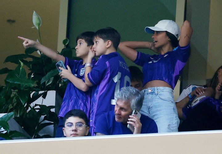 Jorge Messi y la familia de Leo en la final de Qatar (REUTERS).