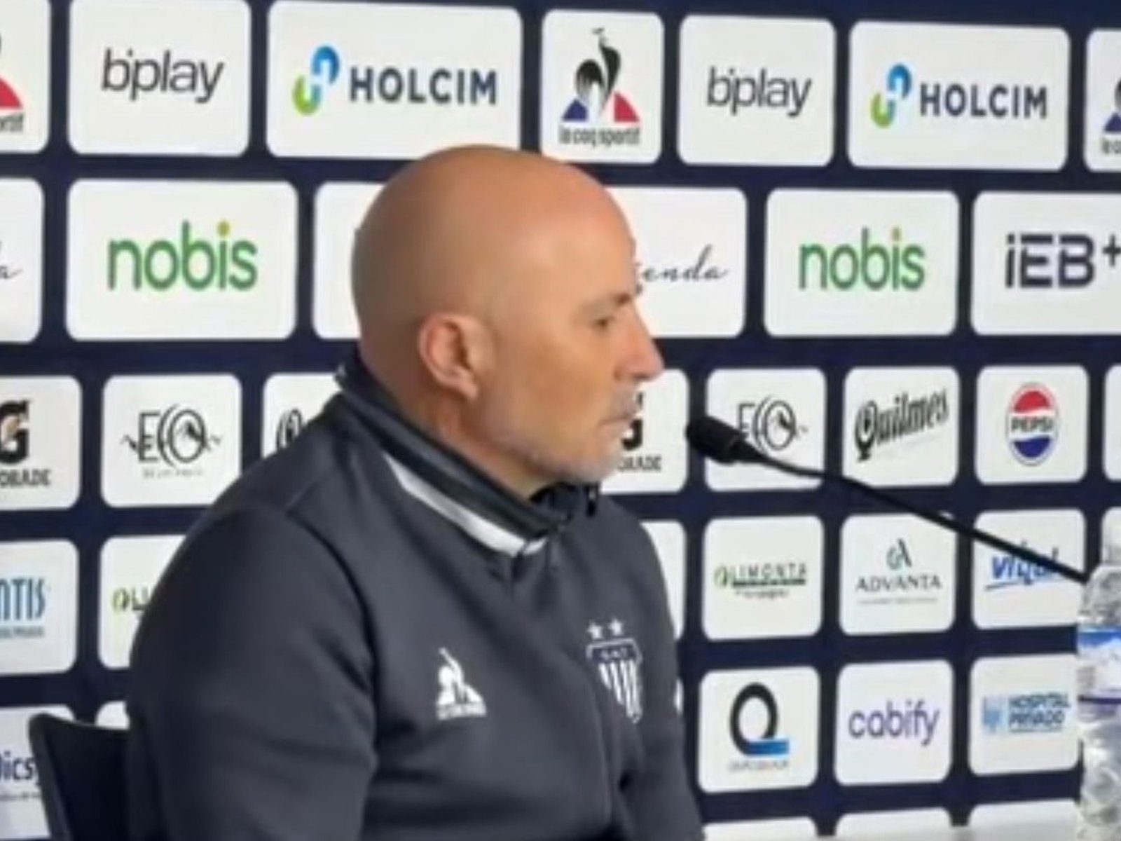 Sampaoli, durísimo post goleada ante Lanús: "El equipo no le demuestra a los hinchas" :: Olé