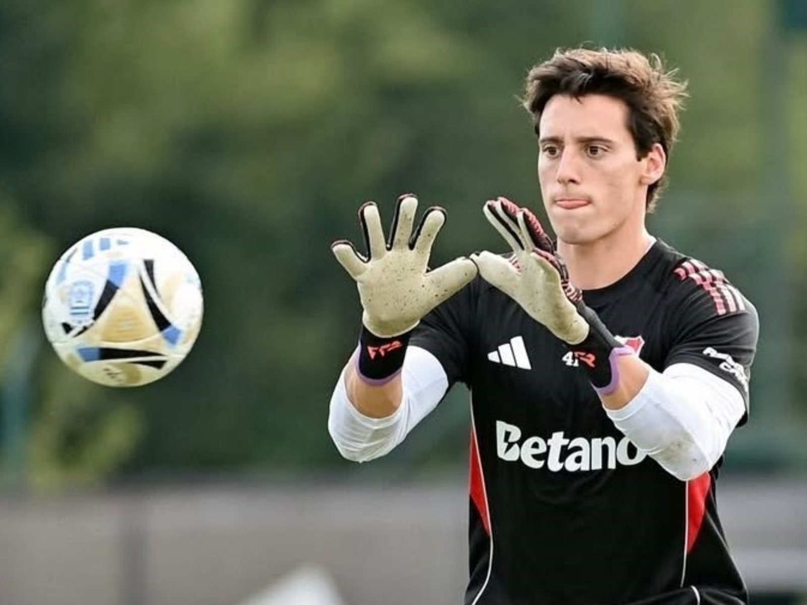 Santiago Beltrán, las manos que sostienen y empujan a River para salir de la crisis futbolística :: Olé