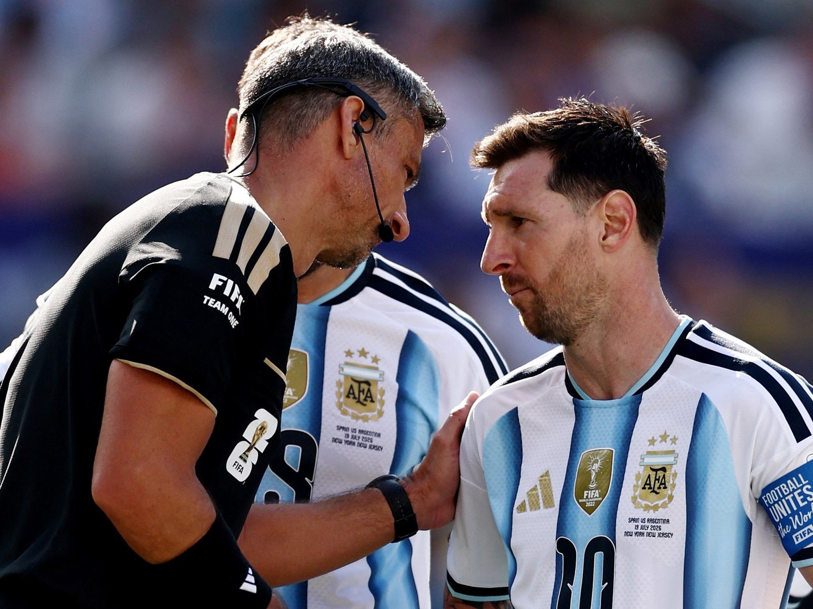 Se publicó la Ref Cam de la final entre Argentina y España: el ida y vuelta del árbitro Vincic con Messi y más :: Olé
