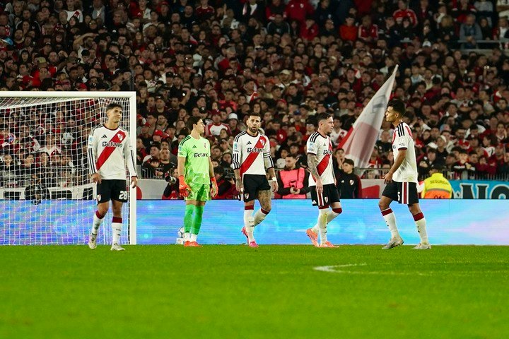 Los jugadores de River fallaron en el 1-0 (Foto: Maxi Failla).