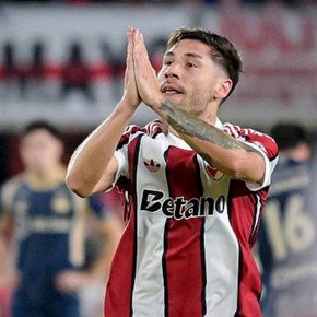 Video: Gonzalo Montiel volvió al gol en River, lo festejó con un pedido de disculpas y salió con una molestia