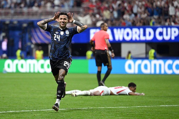 Enzo Fernández y el topo Gigio del Mundial.