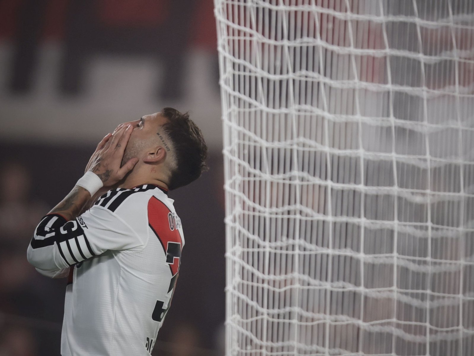 Video: el gol en contra de Otamendi y los errores defensivos de River en el 1-0 de Central :: Olé