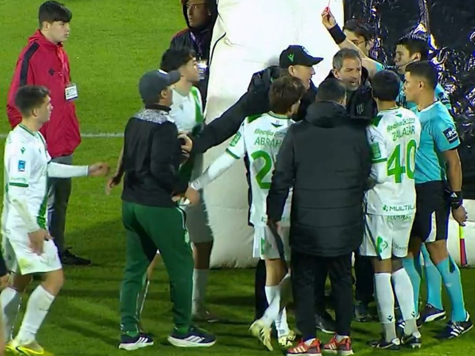Video: la furia de Pedro Troglio con el árbitro Viola y el "tengo los huevos llenos con este pibe" :: Olé