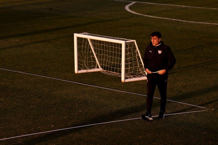 Gustavo Quinteros pidió más refuerzos. (Foto: Prensa Independiente)