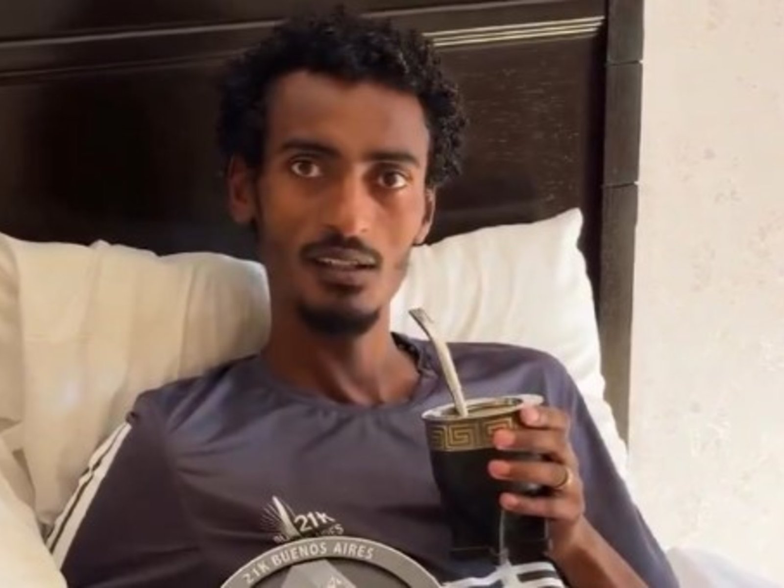 Yomif Kejelcha, del récord mundial en el Medio Maratón de Buenos Aires a la "gran Francella": “Hermosa mañana, ¿verdad?”