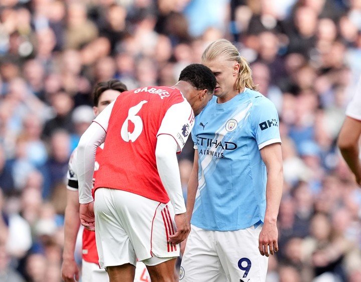 Arsenal y Manchester, otra vez cara a cara ( AP).