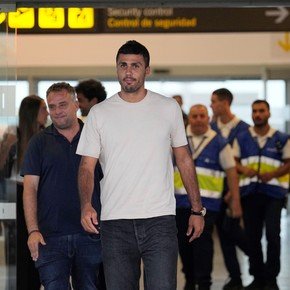 Rodri aterrizó en España y está listo para firmar con Barcelona: "Vamos por la Champions"