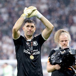 Oficial: Dibu Martínez no jugará la final de la Supercopa de Europa con Aston Villa