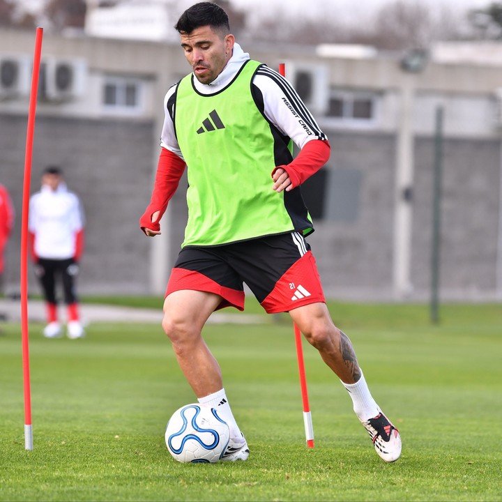Acuña, otra fija en el 11 de Coudet porque Pancho Ortega no está inscripto en la Copa (Prensa River).