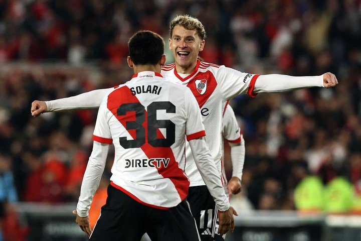 Colidio y Solari en River. AFP.