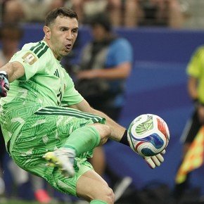 El legado de Argentina en el Chelsea: Dibu Martínez se suma a una lista histórica