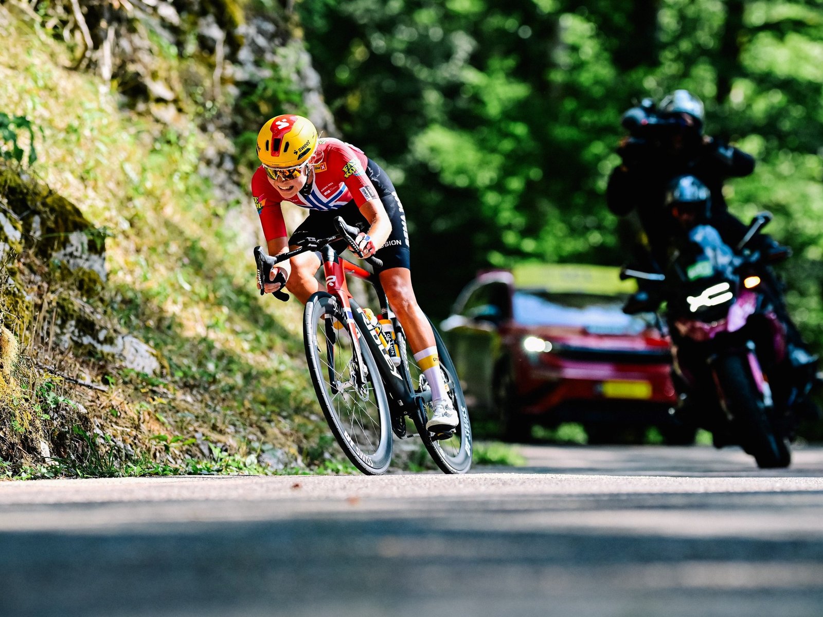 de qué se tratan los “corpiños” que mejoran la aerodinámica de las ciclistas