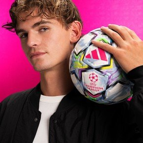 Con Nico Paz como modelo, la Champions League presentó pelota para la temporada 2026/27