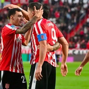 Pincha y corta: Estudiantes fue un vendaval y goleó a Defensa en La Plata 
