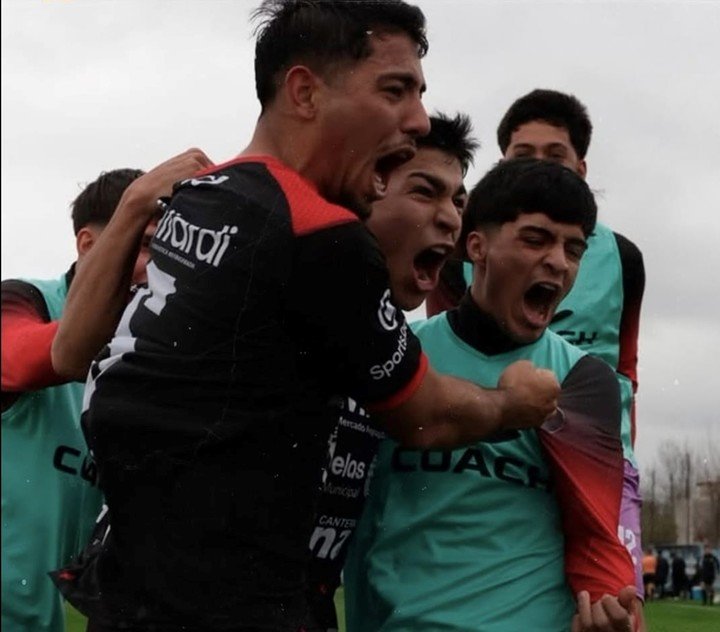 El Tambero lo dio vuelta sobre el final. (@cfc1911)
