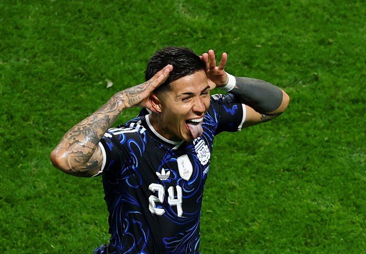 Enzo Fernández vs. Inglaterra. (REUTER) 