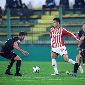 Al término del primer tiempo, Estudiantes le gana 1-0 a Barracas por la Copa Argentina