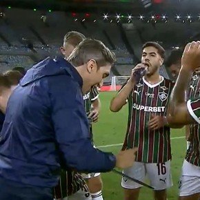 Video: el fuerte enojo de Luis Zubeldía con los jugadores de Fluminense en plena pausa de hidratación
