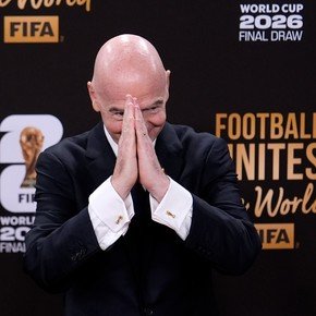 Desde la Premier League volvieron a apuntar contra Infantino: "Apretó el botón de autodestrucción"
