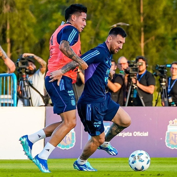 Francisco Ortega con Messi en la Selección. Foto: Instagram