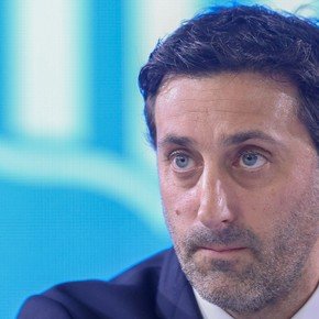 Por qué el hincha de Racing explotó e insultó a Diego Milito, presidente