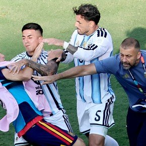 Cuánto tiempo podría estar Paredes afuera de la Selección tras la suspensión de diez partidos