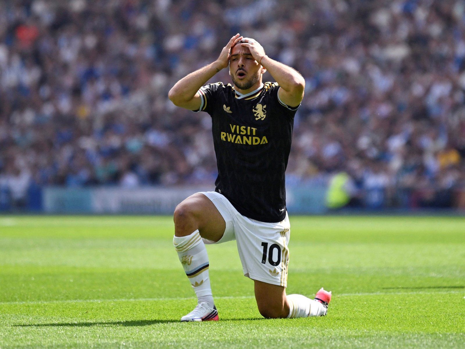 le hicieron cuatro goles en 30 minutos vs Brighton en la Premier League