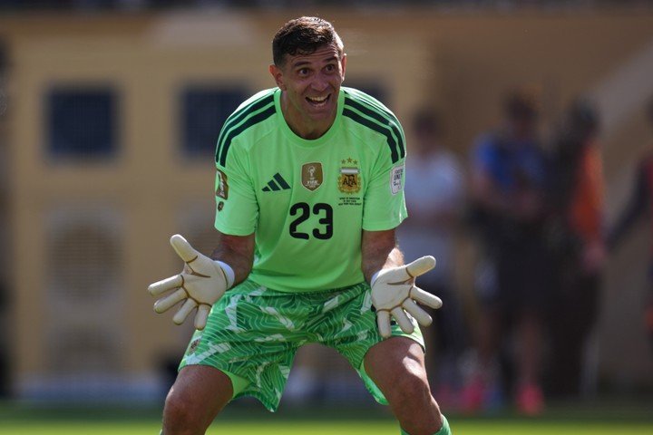 Emiliano Martínez, en la final del Mundial ante España: no juega desde el 19 de julio (AP).