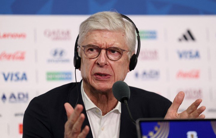 Arsene Wenger se distanció de Infantino. Foto: REUTERS / Amanda Perobelli.