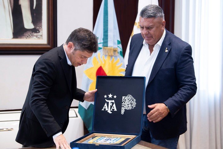 Tapia y Kicillof rubricaron el contrato del Único de la Plata.