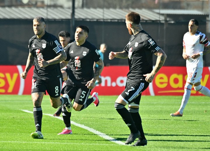 Deportivo Riestra 2 - Estudiantes de La Plata 0 (Foto: FOTOBAIRES).
