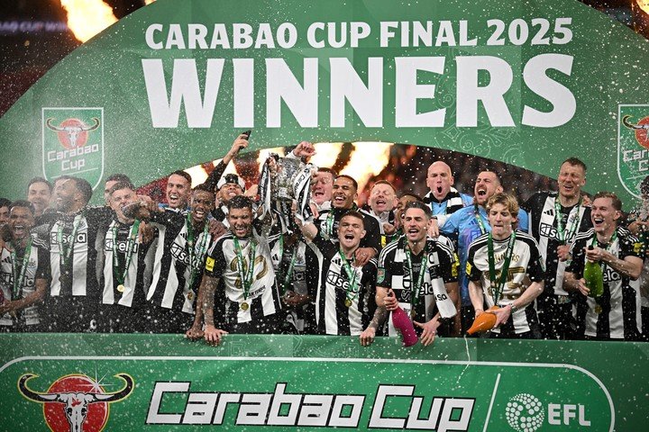 Guimaraes, campeón con el Newcastle en la EFL Cup (Reuters).