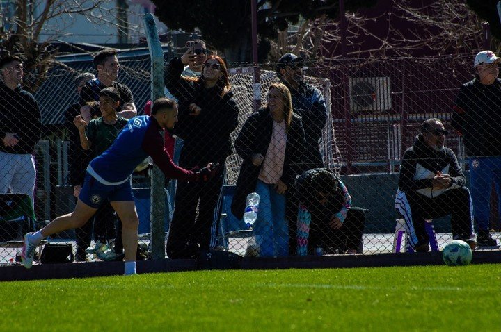 Valentín Montenegro mojó con la Quinta de Lanús ante Vélez ante la presencia de papá Rolfi. (foto IG valenmonte23)