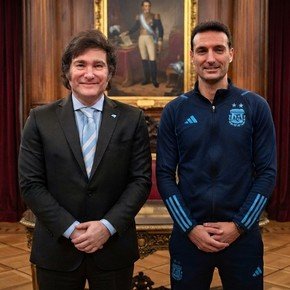 Milei: "Scaloni es un profesor de liderazgo" y su deseo de conocerlo más Tapia y "los manejos de AFA" que no le gustaron
