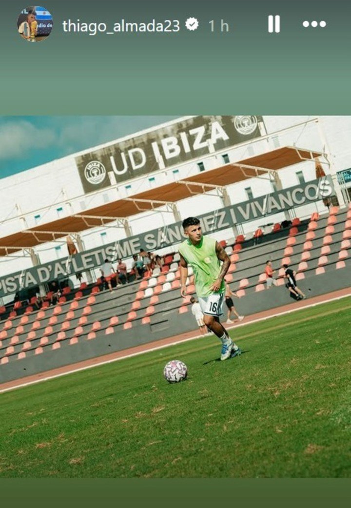 Almada en Ibiza. Instagram.
