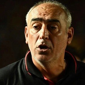 El extraño caso de Colón: va a buscar al técnico que echó en 2024